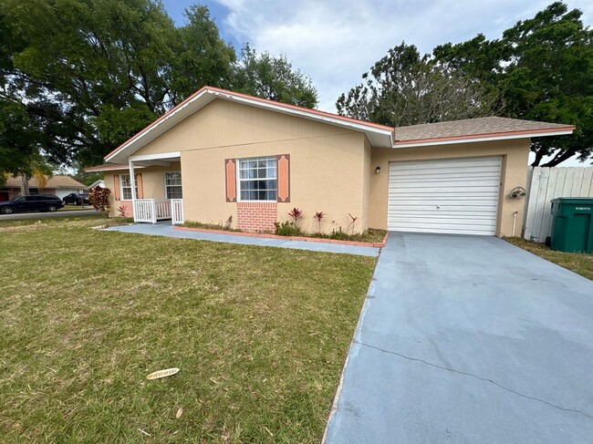 Primary Photo - 2147 Sandalwood Dr