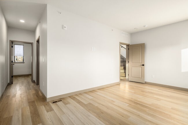 Building Photo - 1390 Pierce St