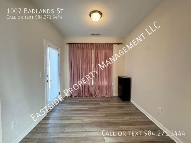 Building Photo - 1007 Badlands St