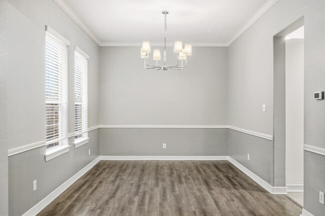 Building Photo - 2711 Wallingford Pnes