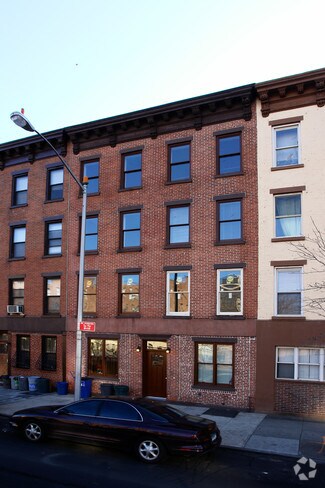 Building Photo - 479 Hicks St