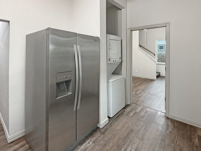 Building Photo - 2424 Mckinley Ave