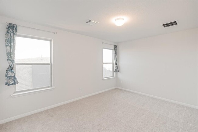 Building Photo - 204 Greenway Dr