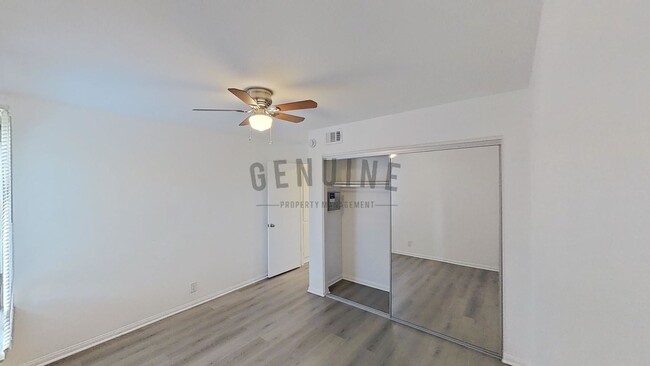 Building Photo - 2 Bedroom- Two Story - Updated Townhome in...