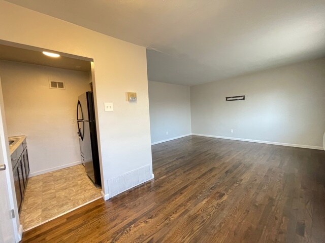 Building Photo - 5601 Dewey Ave