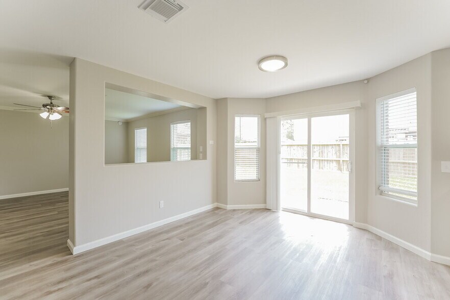 Building Photo - 444 Mystic Glen Loop