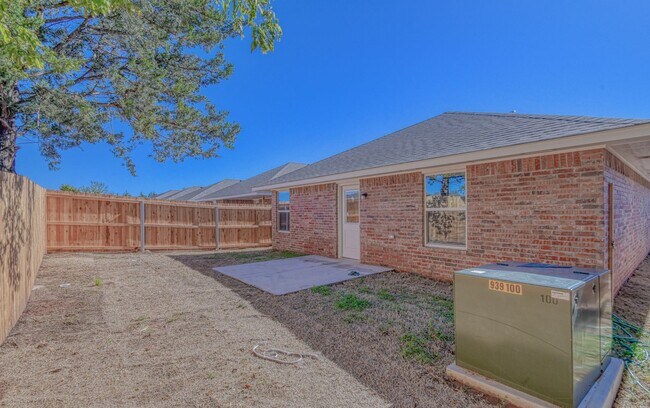 Building Photo - New Construction in Varenna Landing! Storm shelter and lawn care included!