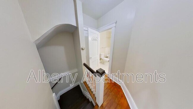 Building Photo - 566 Park Ave