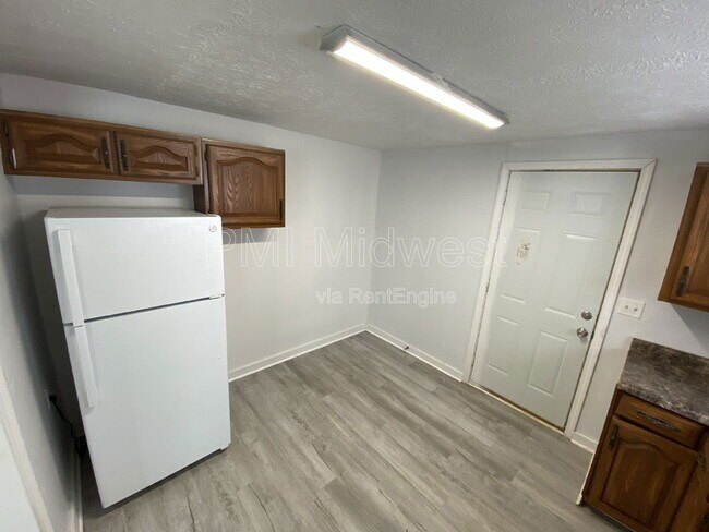 Building Photo - 815 S Calumet St