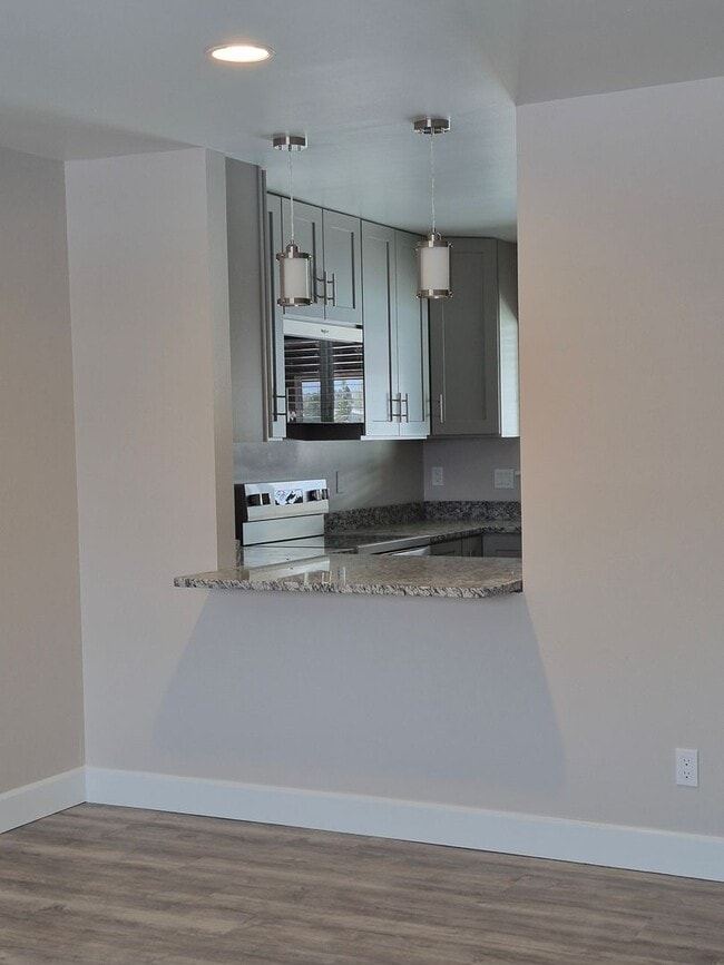 Building Photo - Beautiful Westwind #23