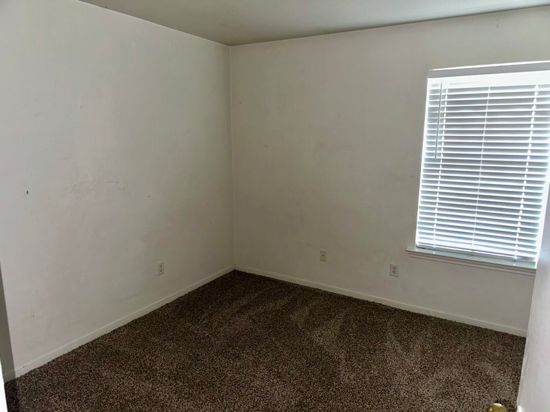 Building Photo - 402 Topeka Ct