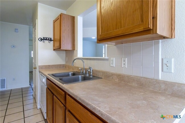 Building Photo - 1203 Fox Creek Dr