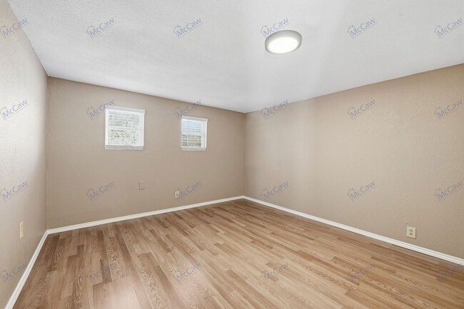 Building Photo - 1309 Oakridge Rd