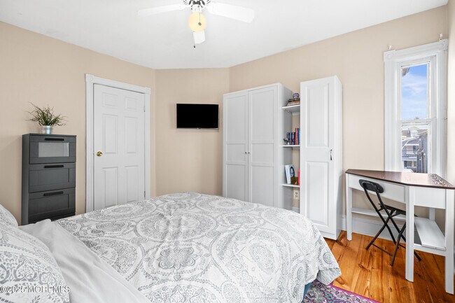 Building Photo - 49 Franklin Ave