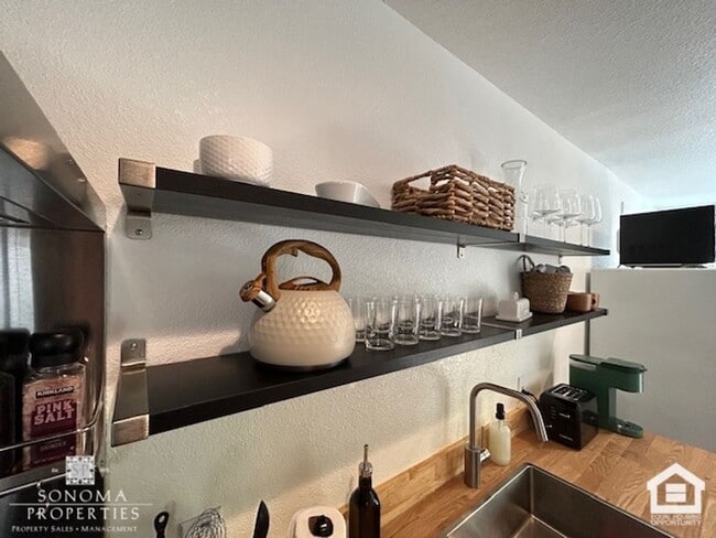 Building Photo - Furnished Guesthouse Suite in Sonoma