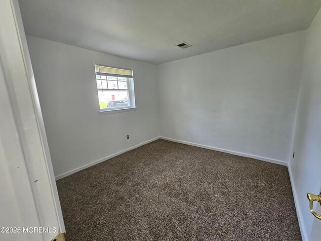 Building Photo - 204 Mill Creek Dr