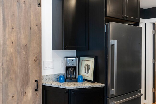 Building Photo - 179 Butternut St