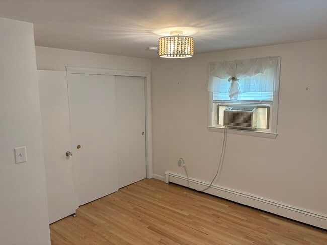Building Photo - 113 Granby Rd