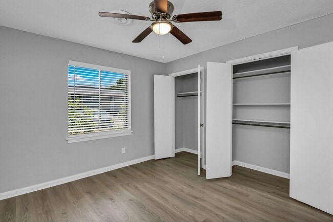 Building Photo - Walkable Downtown Lexington Living in Shadow Moss | Ground-Floor 2BR Retreat - Water sewer & tras...