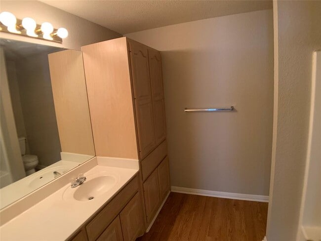 Building Photo - 2509 Riddle Rd