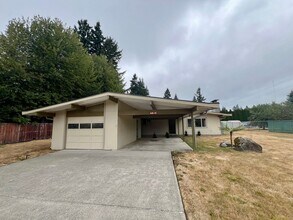 Building Photo - 3BD w/ Outbuildings & Shop