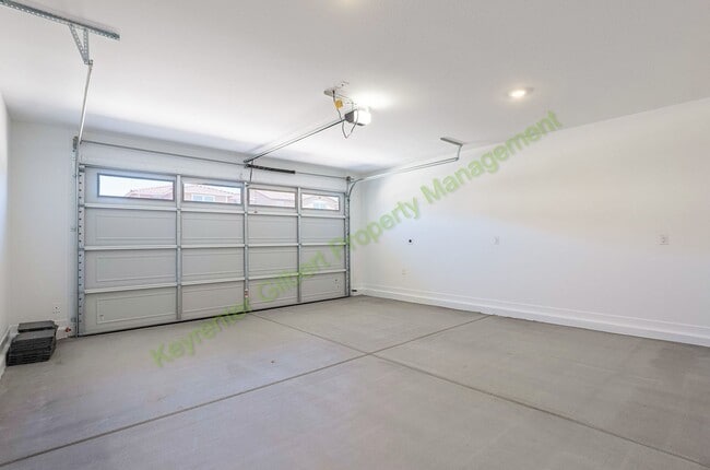 Building Photo - Pet Friendly 5 bed/3 bath in the Hawes Crossing Community of East Mesa