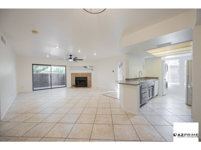 Building Photo - Lovely 3/2 Scottsdale Condo - Mountain Vie...