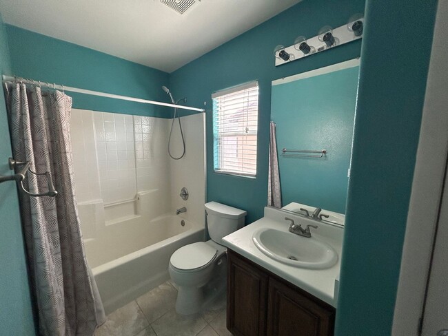 Building Photo - Silverado Ranch 3 bedroom
