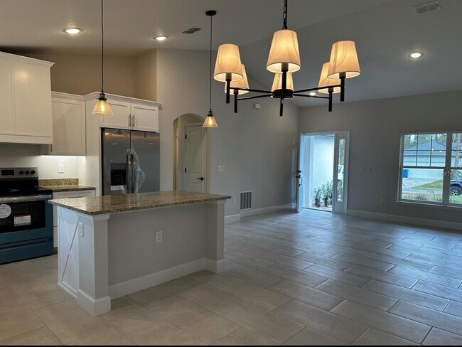 Building Photo - 1450 5th Ave