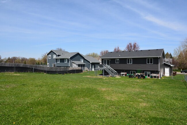 Building Photo - Spacious 4-Bedroom Gem in Buffalo with 3-C...