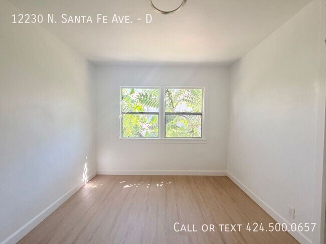 Building Photo - 12230 N Santa Fe Ave