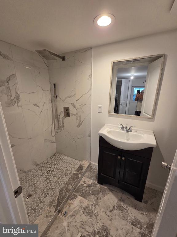 Building Photo - 5259 Akron St