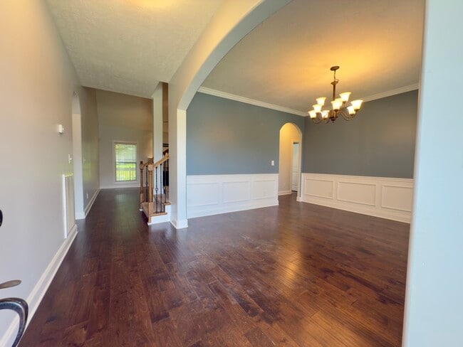 Building Photo - 532 Larkspur Dr