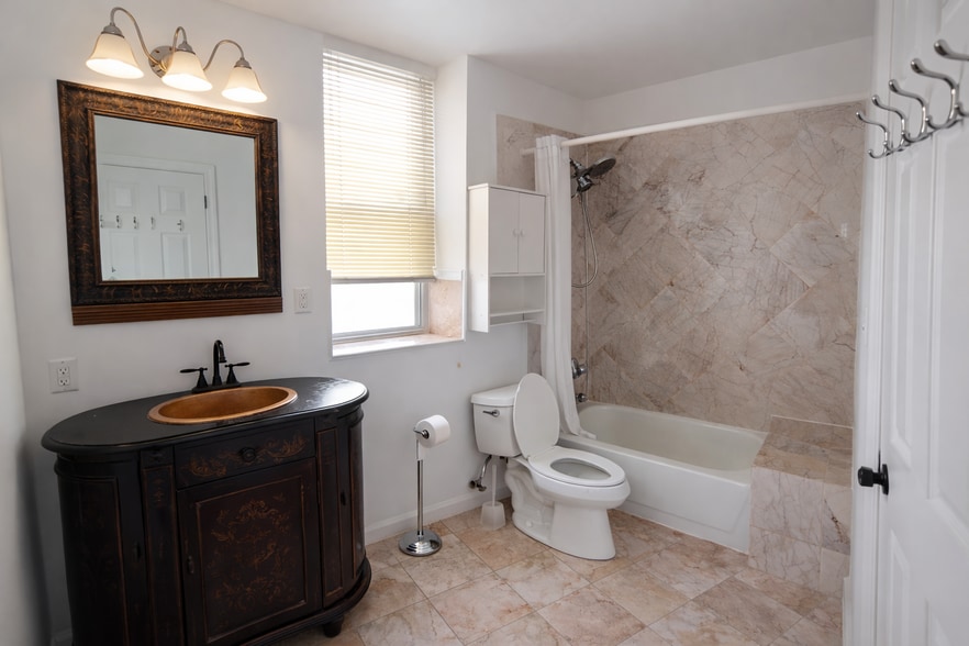 Building Photo - 1933 4th St NE