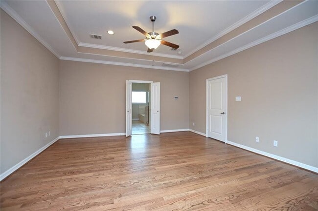 Building Photo - Gorgeous Contemporary Three Bedroom!