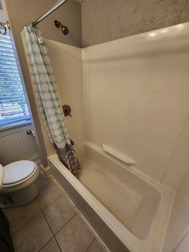 Building Photo - 97 E Emerling Ave