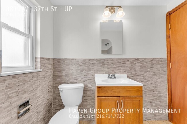 Building Photo - 3819 W 137th St