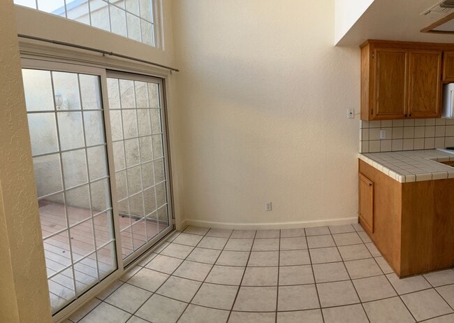 Building Photo - 1855 Scenic Dr