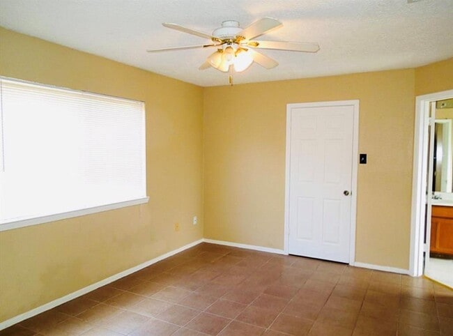 Building Photo - 7015 Sharpsburg Dr