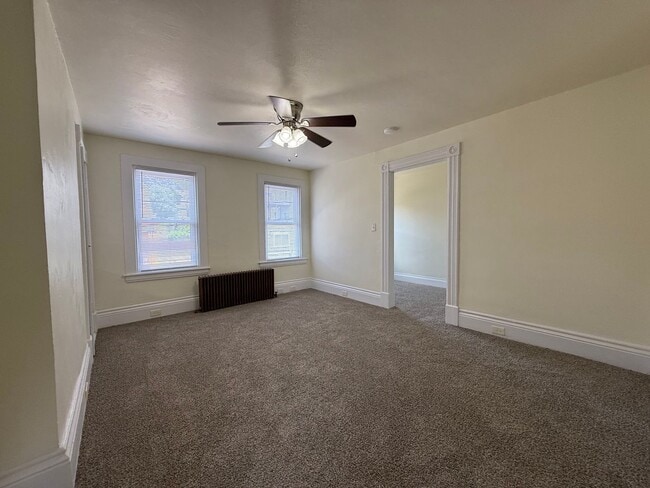 Building Photo - Updated 3 BR 2 Full Bath house w/ Yard!