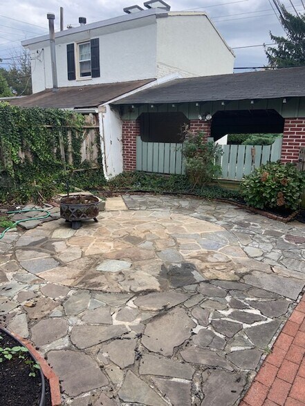 Rear Shared Space - 314 W Miner St