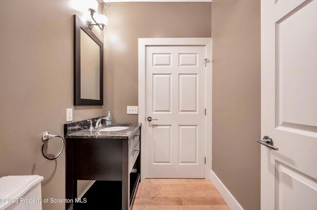 Building Photo - 509 Bogart Pl