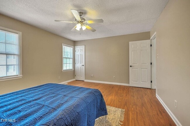 Building Photo - 2 Bedroom 1.5 Bath Townhome for Rent