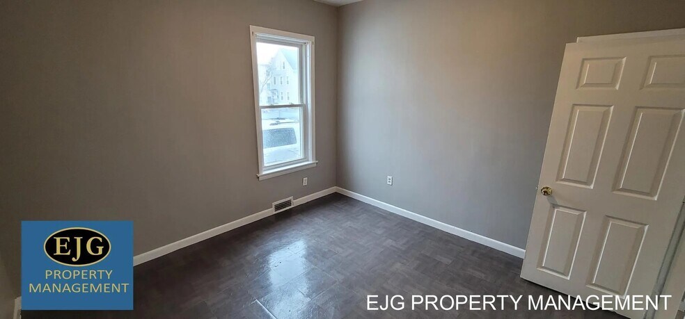 Building Photo - 454 Dubuque St