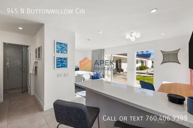 Building Photo - 945 N Buttonwillow Cir