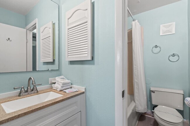 Building Photo - 8743 Thomas Dr