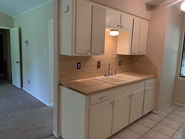 Building Photo - 618 Overbluff St