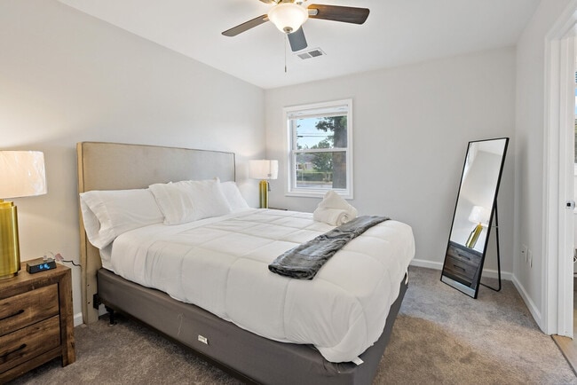 Building Photo - 6532 Summerton Way