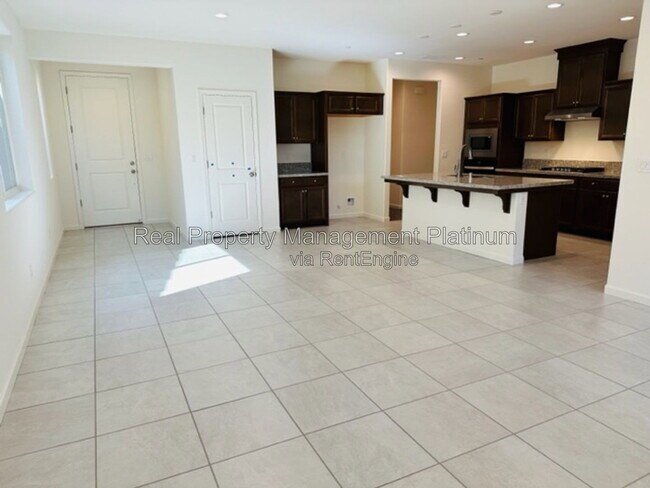 Building Photo - 1477 Las Rosas Ave