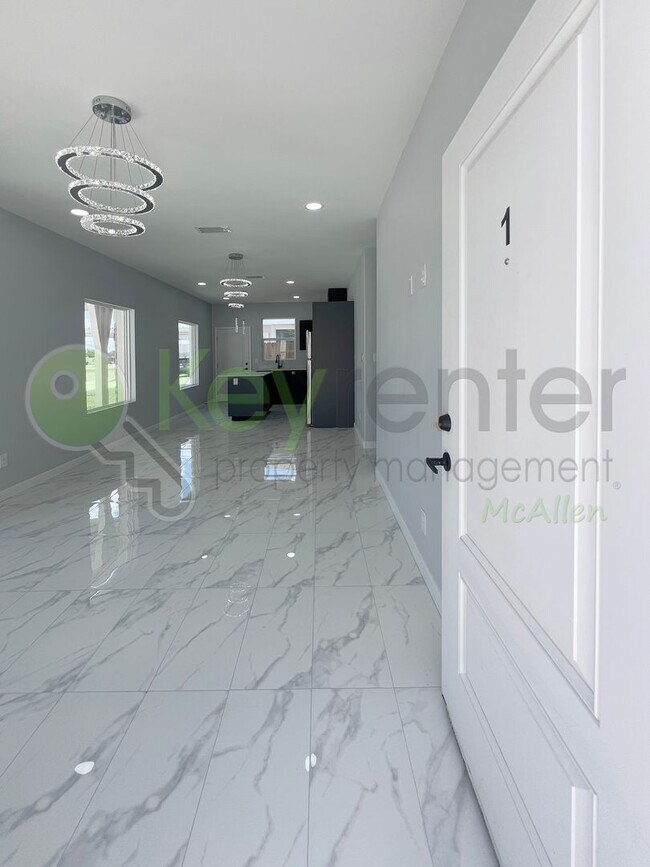 Building Photo - 1st month FREE! 3b/2bath Apartment in Edinburg-Don't Miss Out!